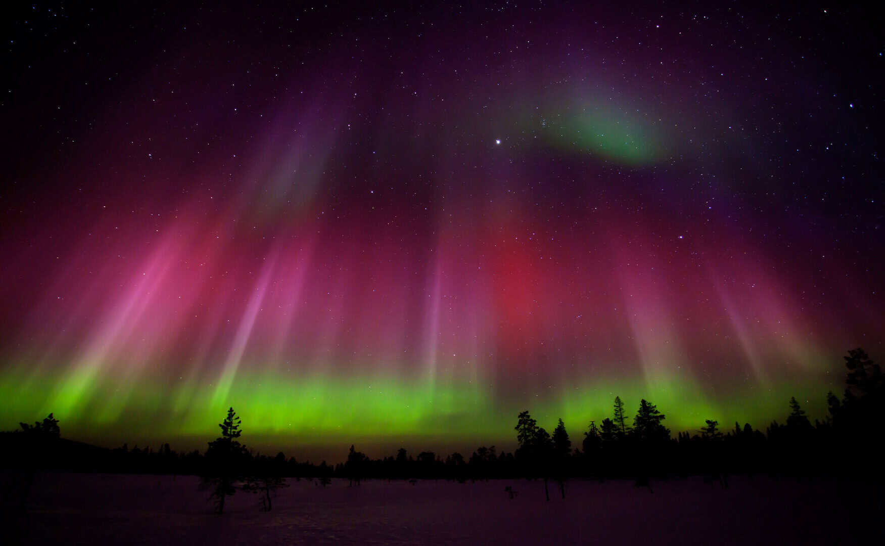 Le più intense tempeste solari degli ultimi vent’anni formano nuove fasce di radiazioni attorno alla Terra 46 Le più intense tempeste solari degli ultimi vent’anni formano nuove fasce di radiazioni attorno alla Terra