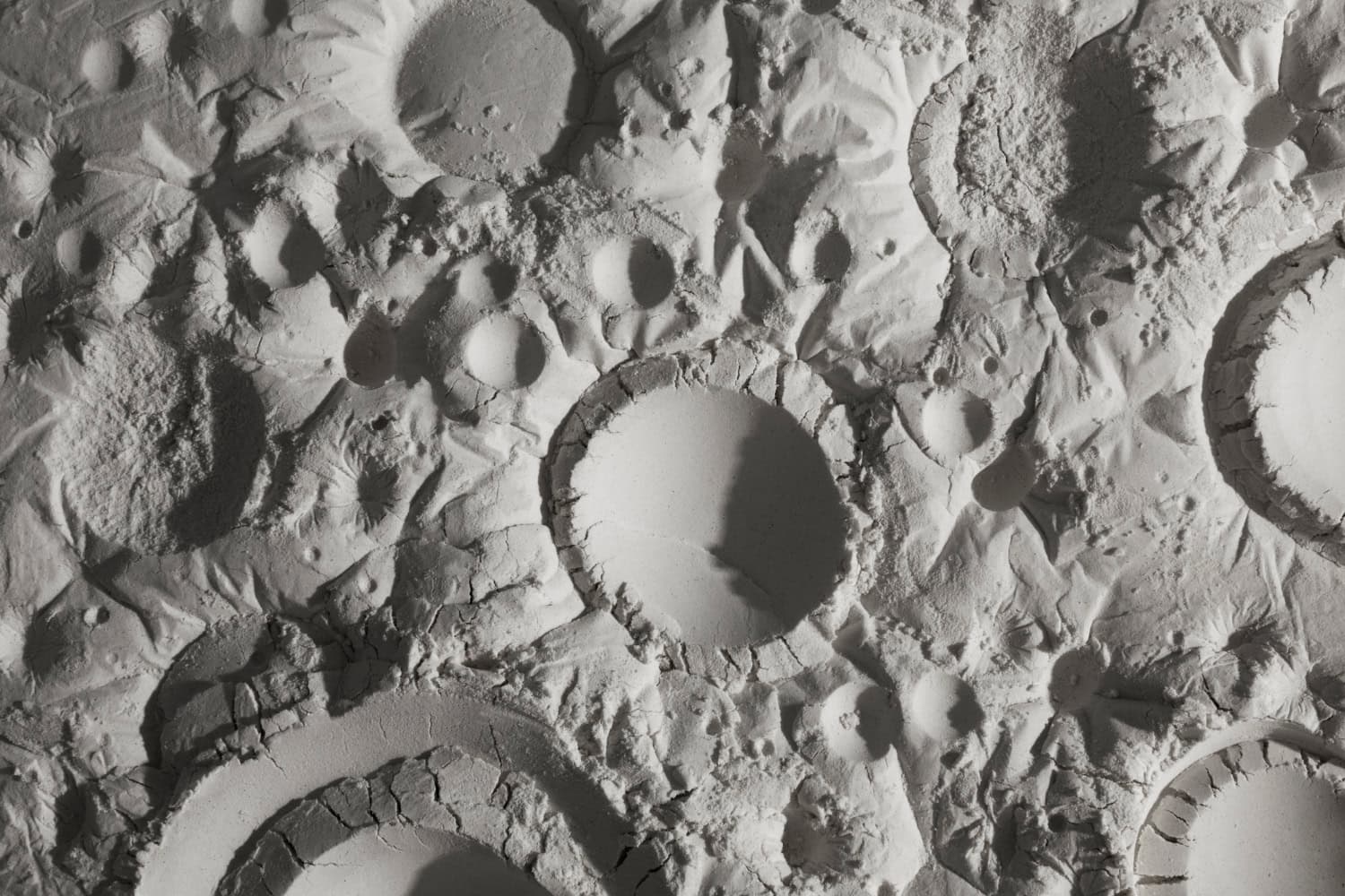 Trovato un tesoro sula Luna: la missione cinese scopre una forma unica di grafene
