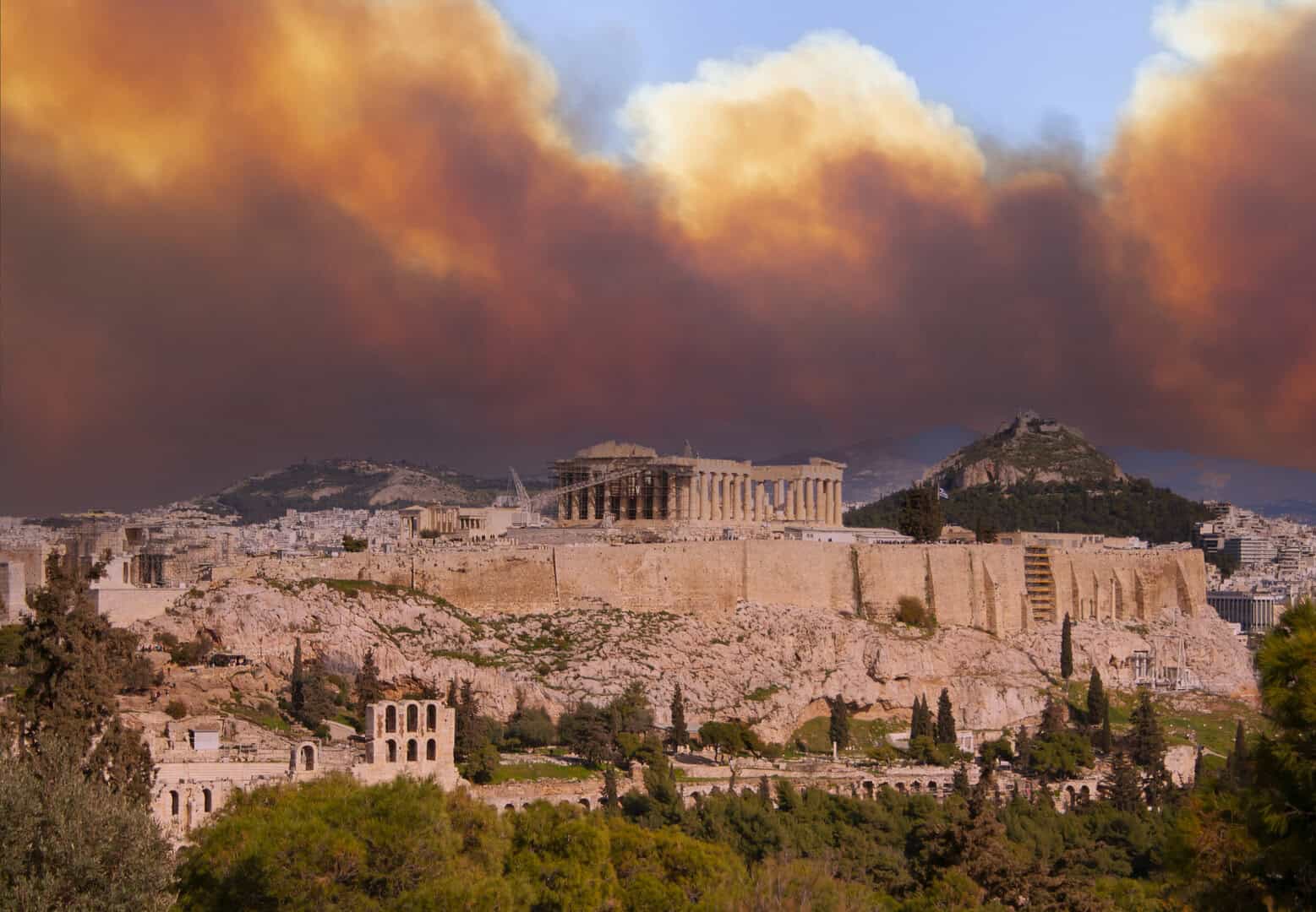 Emergenza in Grecia: la furia degli incendi minaccia Atene e l’Acropoli