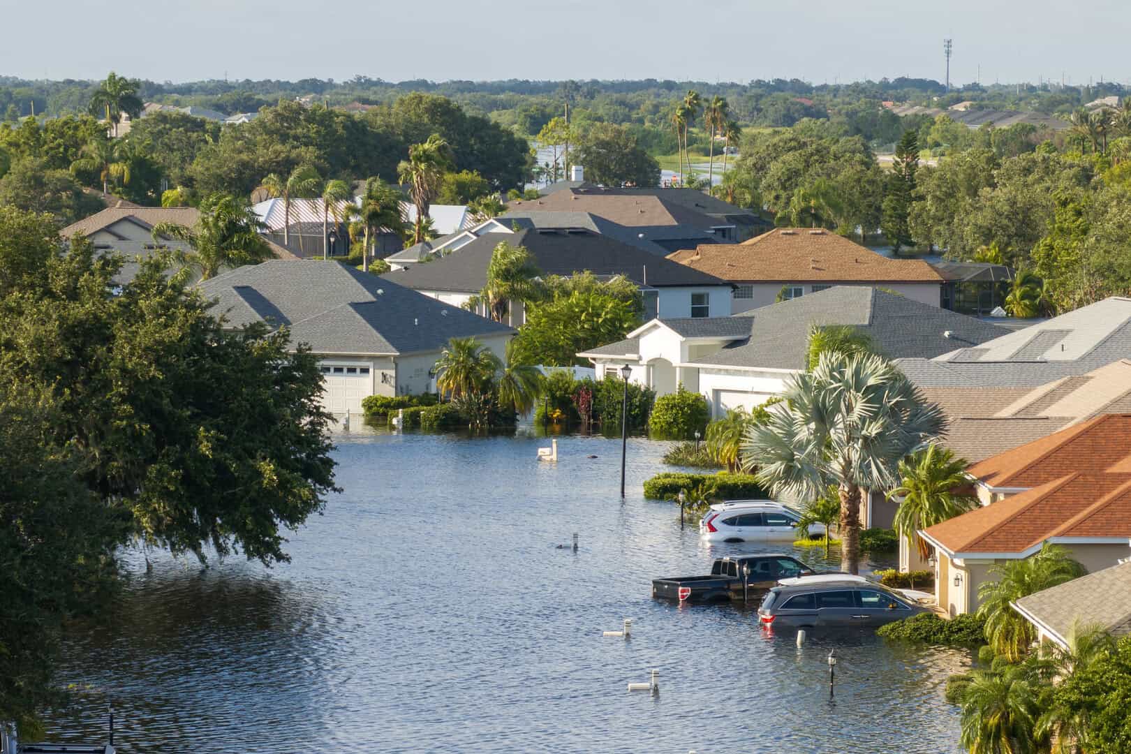 La tempesta Debby causa 8 vittime, persistenti piogge e gravi inondazioni dalla Florida alle Caroline
