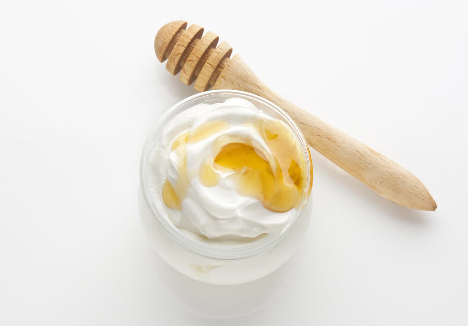 Nuova ricerca rivela perché aggiungere miele allo yogurt