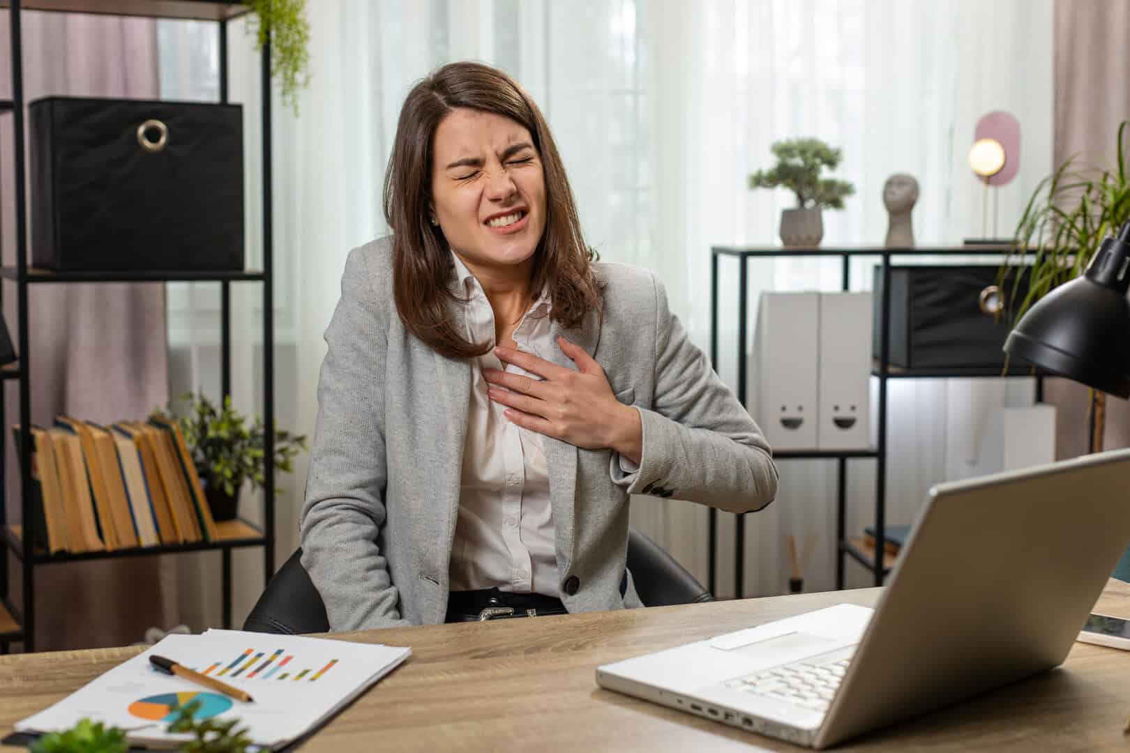 Lo stress lavorativo aumenta del 97% il rischio di ritmo cardiaco irregolare