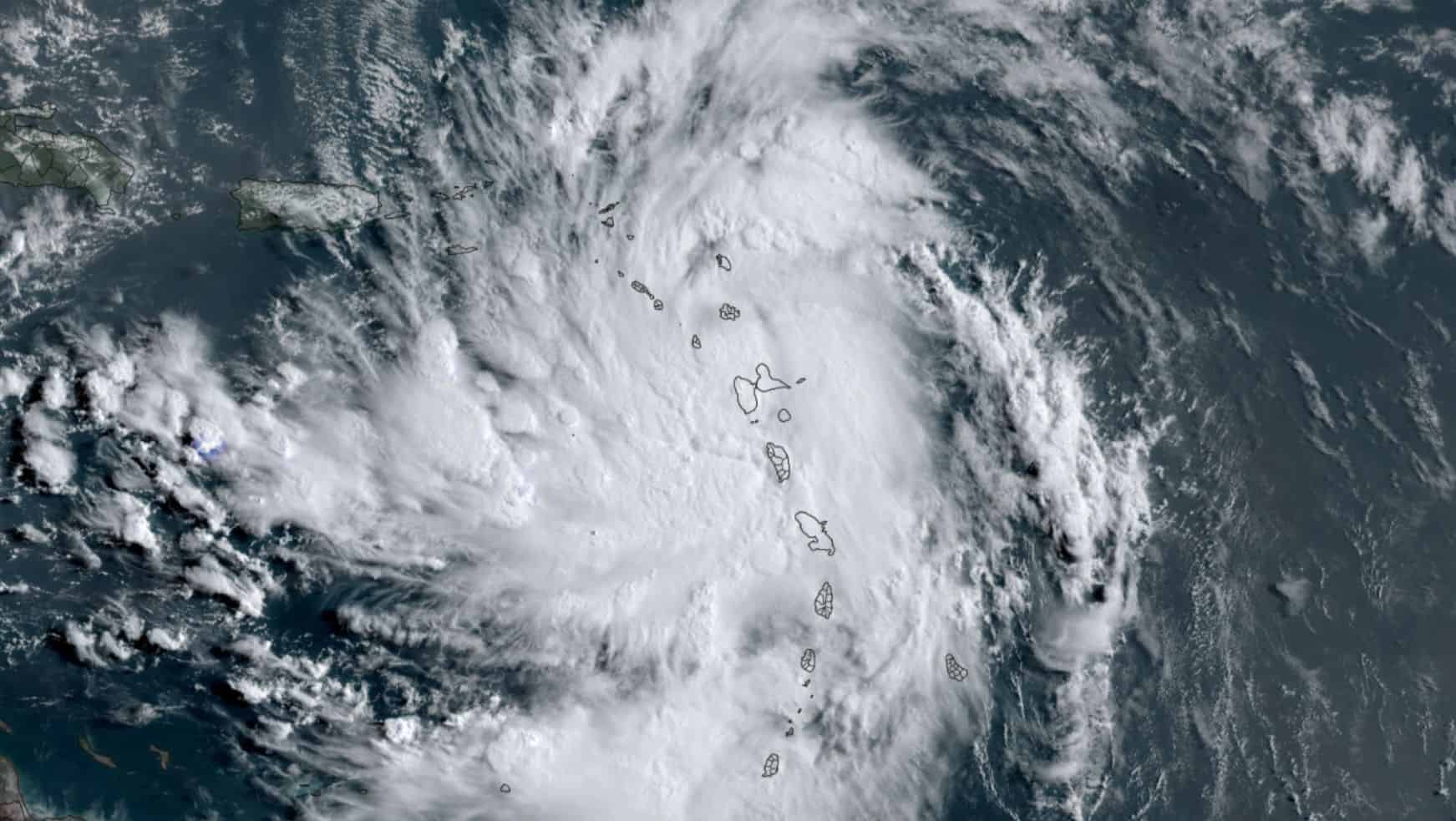La tempesta tropicale Ernesto si è ufficialmente formata nei Caraibi: colpita la Guadalupa, Le Bermude nel mirino