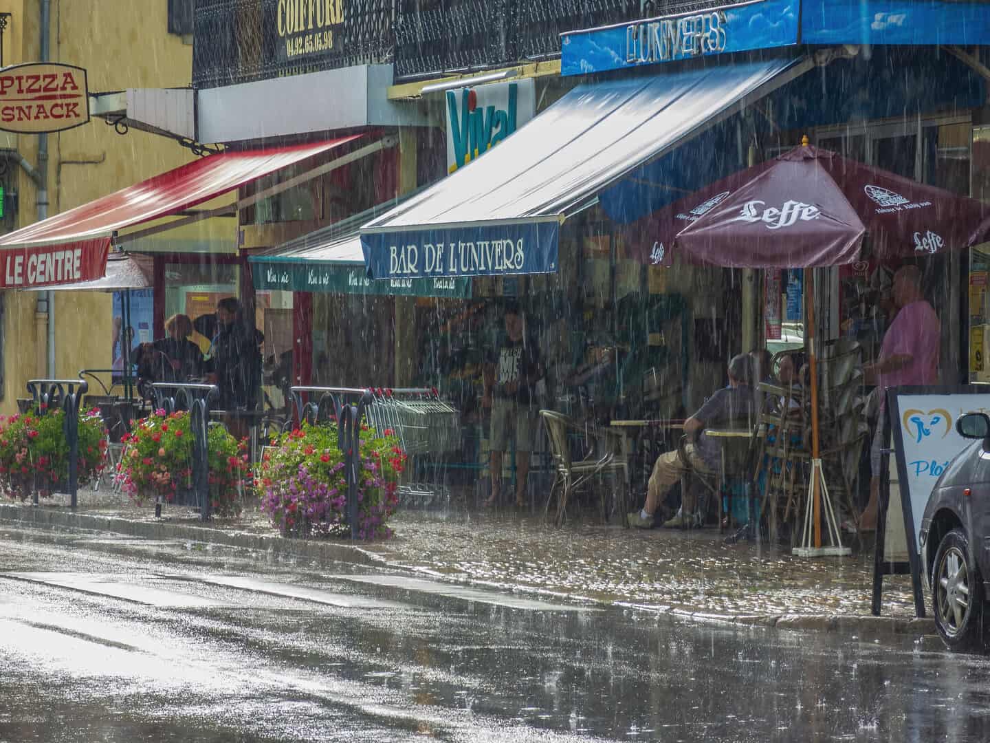 Meteo Francia: piogge torrenziali e tempeste causano gravi danni nel nord del paese