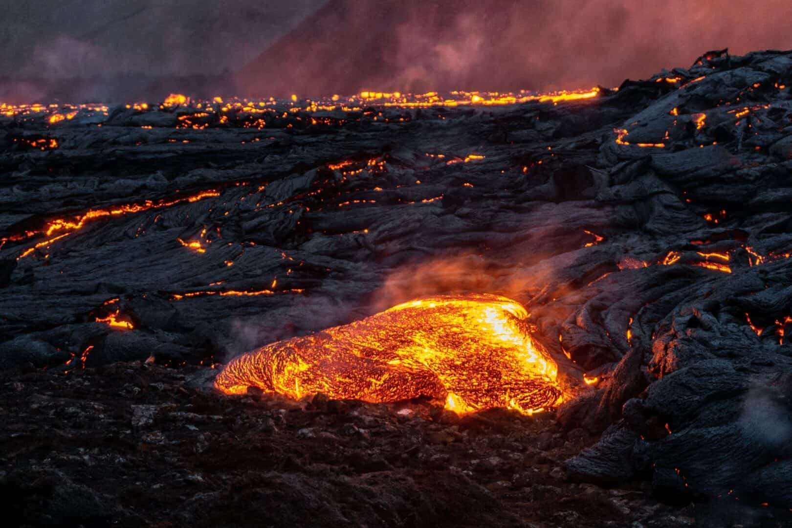 Cosa alimenta davvero le spettacolari eruzioni vulcaniche dell’Islanda?