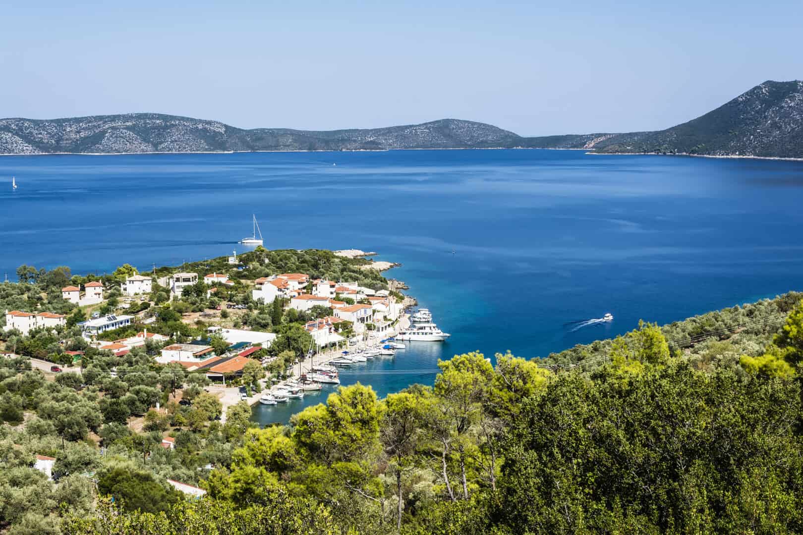 Viaggio a Alonissos: l'isola-parco marino nel cuore dell'Egeo scoperta del tranquillo parco marino greco