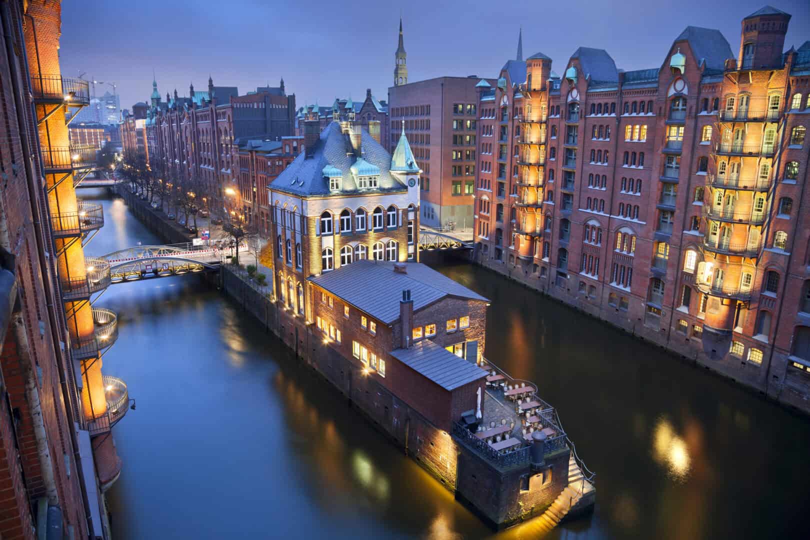Viaggio in Germania: alla scoperta dei canali navigabili di Amburgo