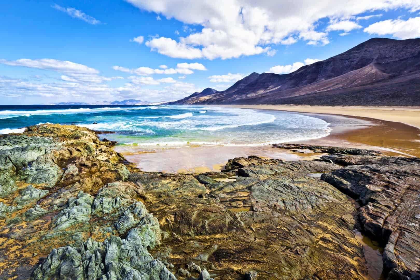 Viaggio a Fuerteventura: il paradiso delle Canarie, tra spiagge dorate e paesaggi lunari