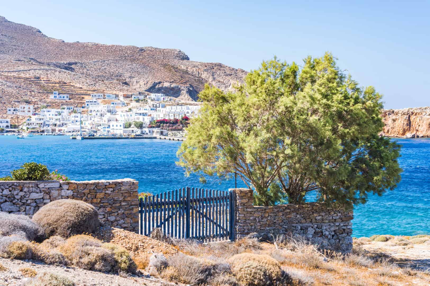 Viaggio a Folegandros, Cipro. Esplorando scogliere incantevoli e spiagge cristalline