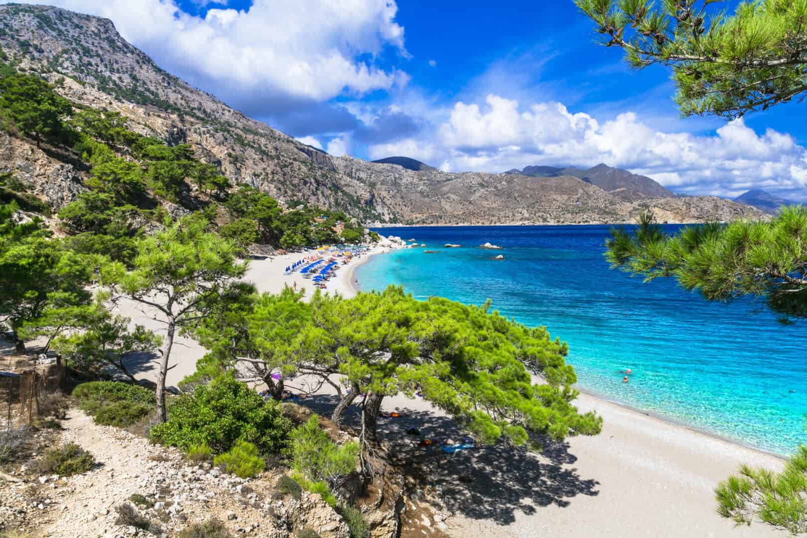 Viaggio nelle incantevoli onde di Karpathos: scoperta e avventura in un'isola della Grecia