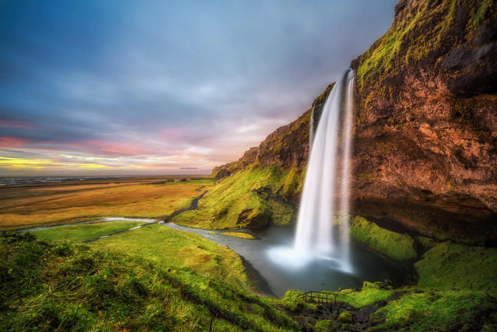 Viaggio in Islanda: incanto e meraviglie alle cascate di Seljalandsfoss