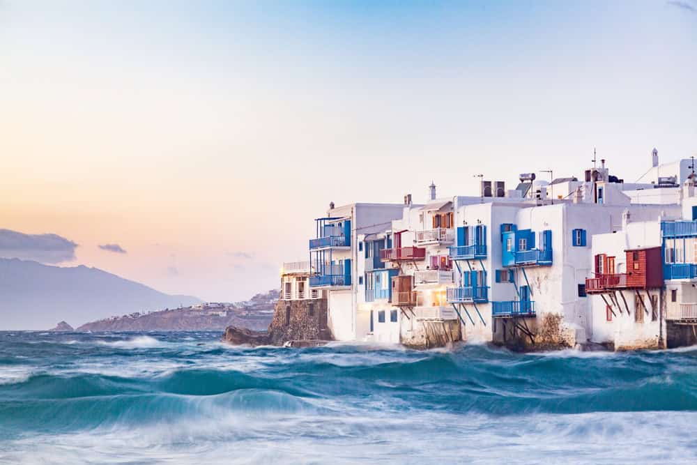 Viaggio a Mykonos: scoperta delle serene e affascinanti spiagge dorate