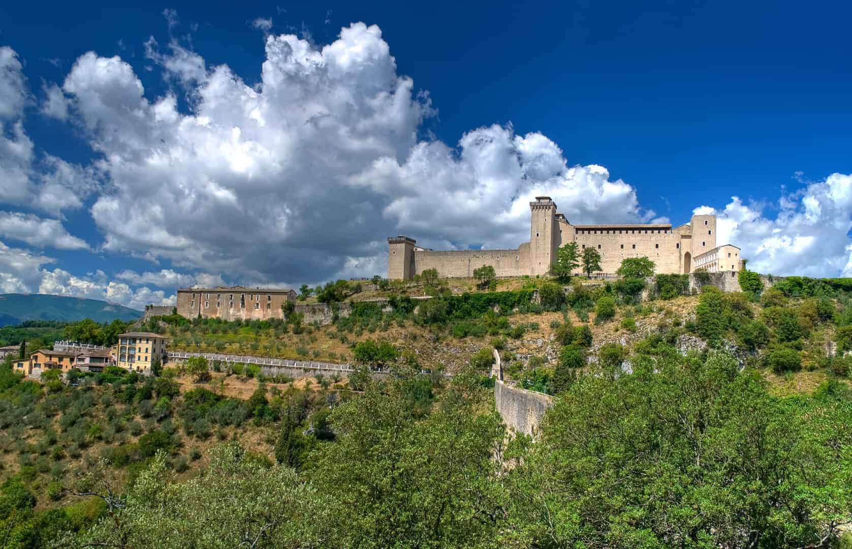 Turismo a Spoleto: un weekend tra storia, arte e tradizione nel cuore dell’Umbria