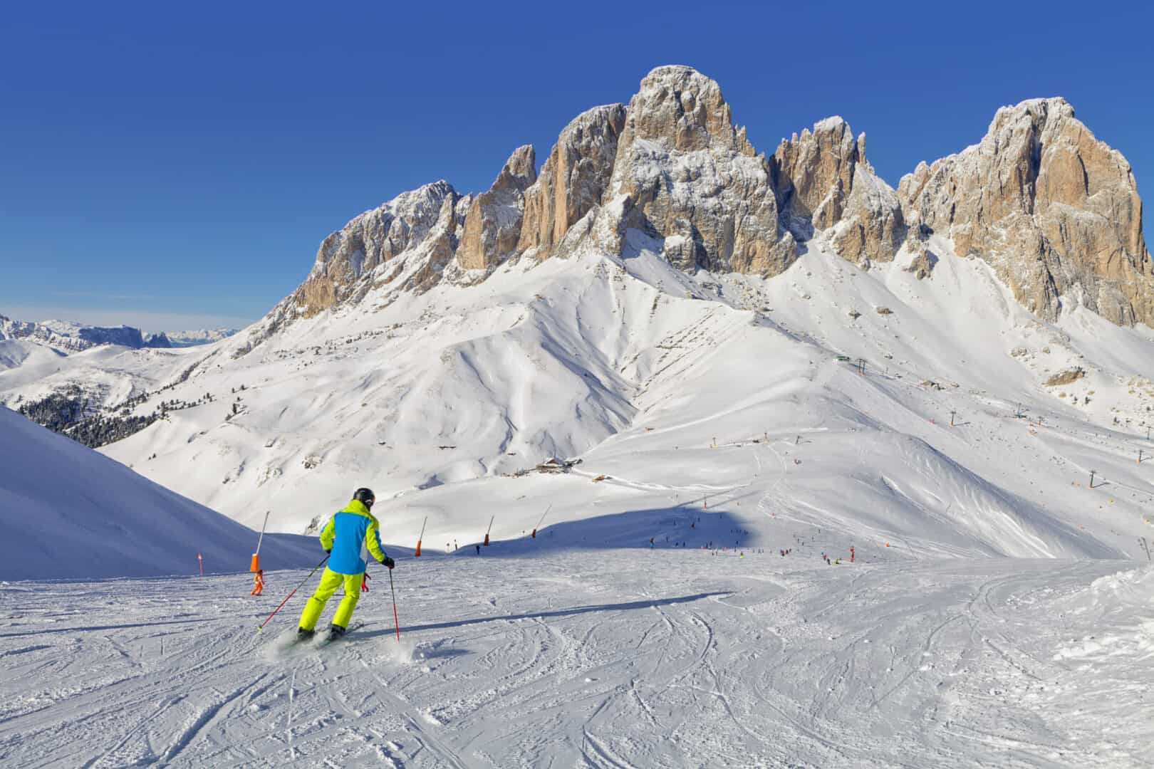 Turismo a Canazei: sci, snowboard, ciaspolate ed escursioni in slitta nel cuore delle Dolomiti