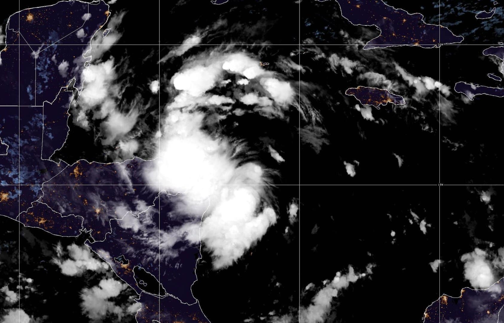 Tempesta tropicale in formazione nei Caraibi, si allunga la stagione degli Uragani
