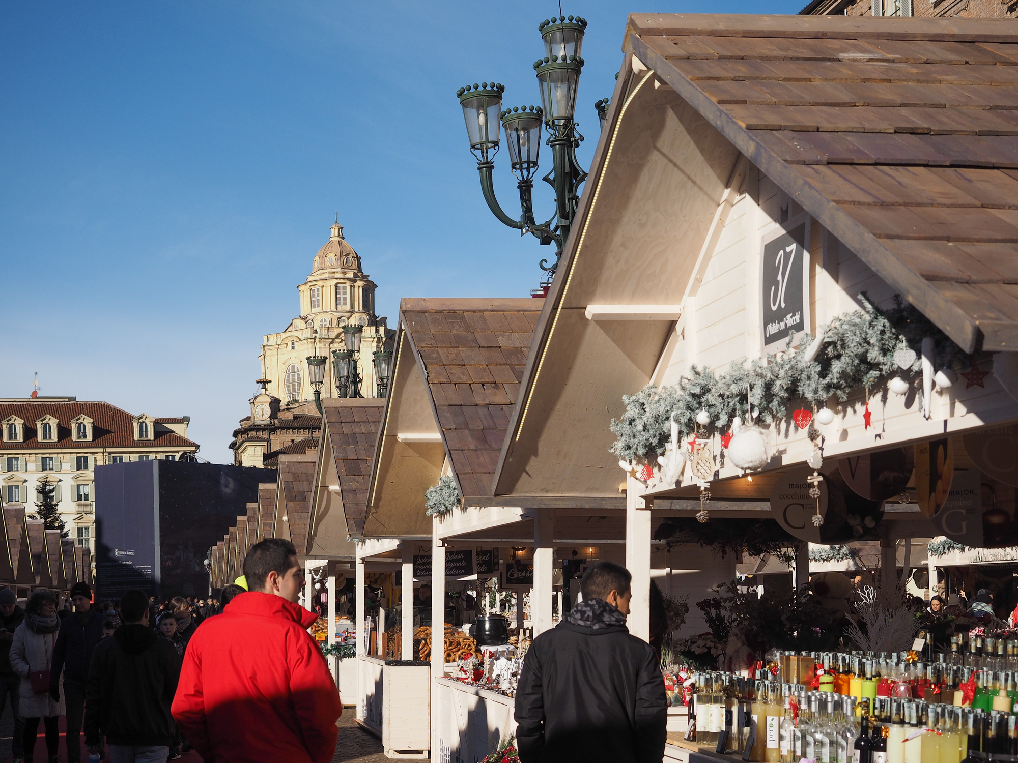 Tourisme à Turin. Marchés de Noël entre froid et brouillard thumbnail