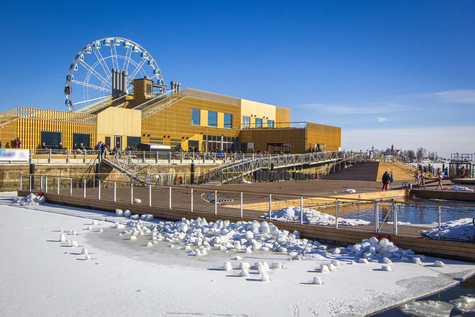 Turismo a Helsinki: design, Kauppatori e autentiche saune in inverno. Glaciale