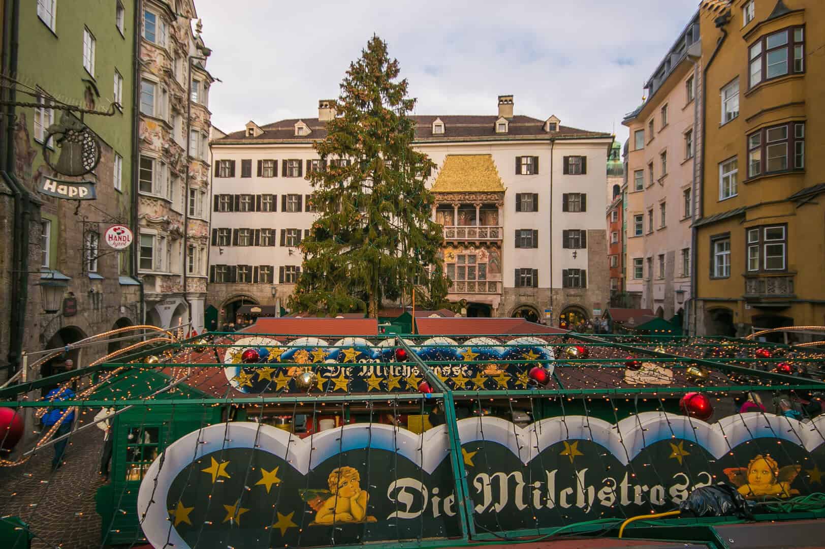 Viaggio a Innsbruck. Scopri il mercatino di Natale tra le Alpi innevate
