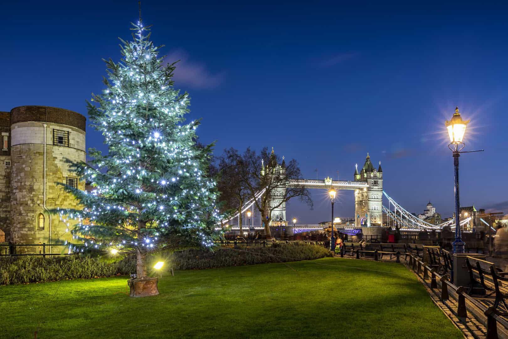 Turismo a Londra: luci natalizie e Capodanno al London Eye. Clima invernale