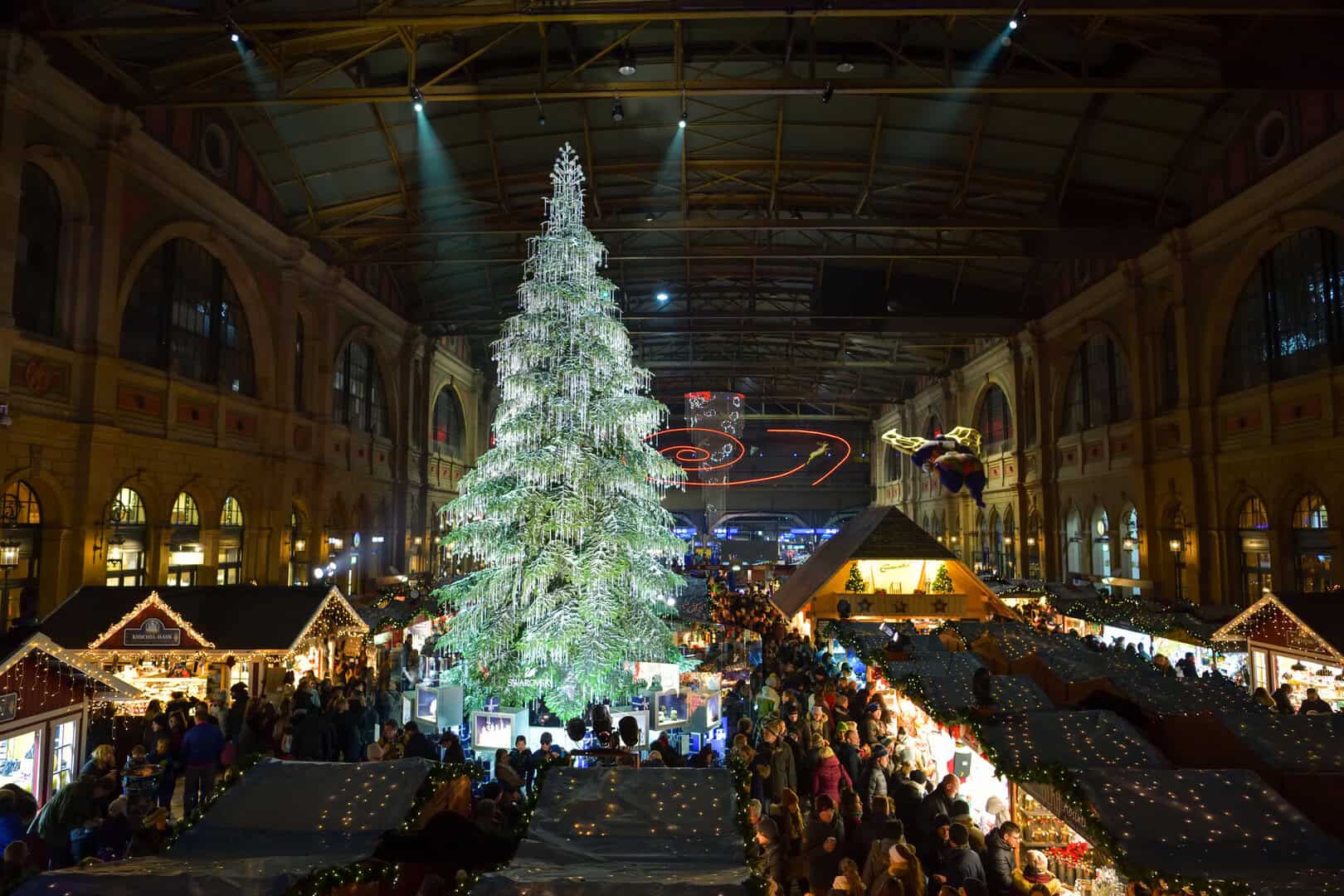 Turismo a Zurigo. Il mercatino di Natale tra freddo e neve