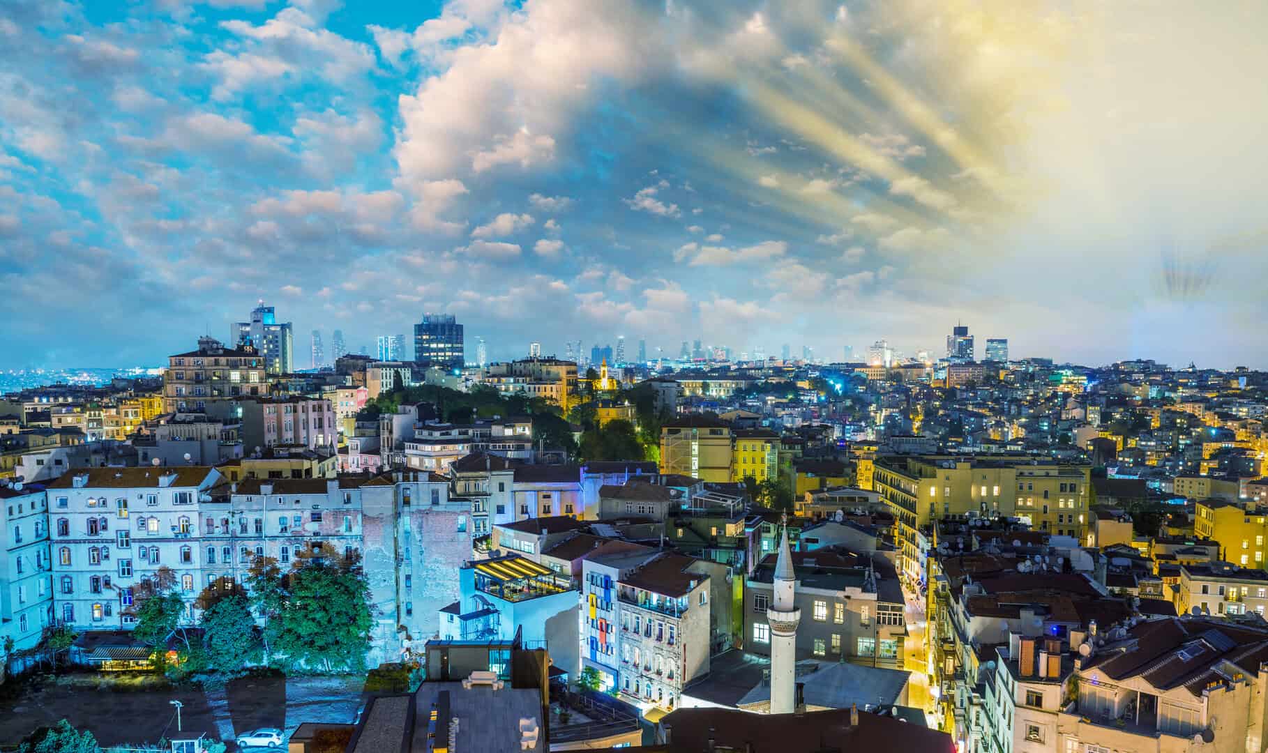 Turismo a Istanbul: cosa portare tra i 5-10°C. Giacca e accessori essenziali