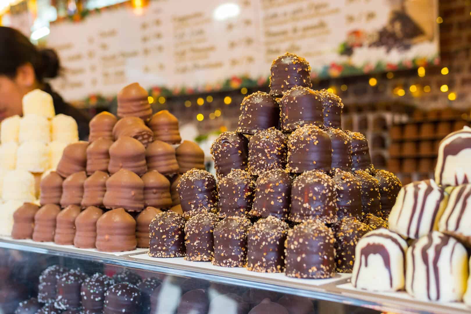 Turismo natalizio a Parigi. Esplora le patisseries di Rue Saint-Honoré. Clima