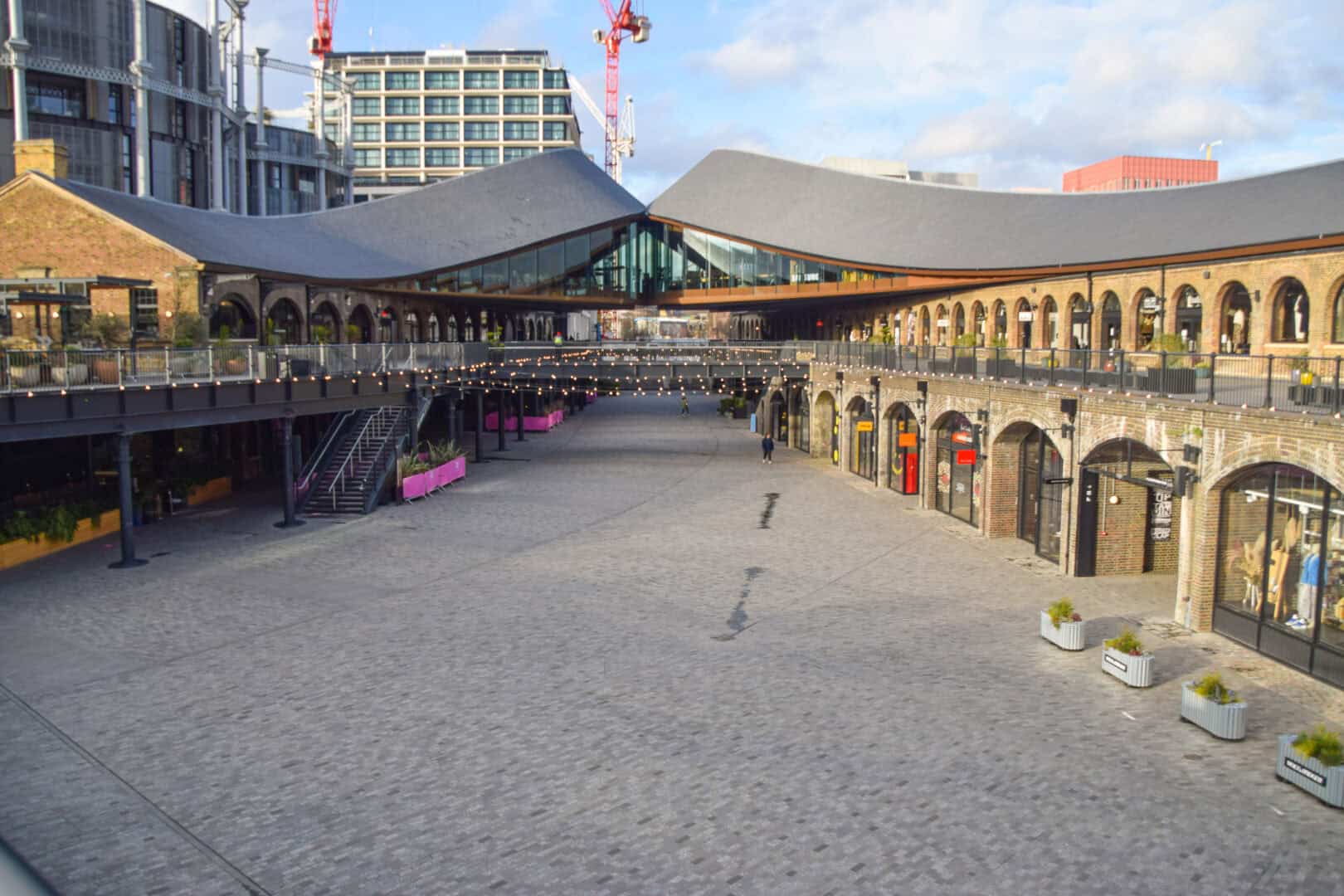 Turismo natalizio a Londra. Decorazioni e clima a King’s Cross e Coal Drops Yard