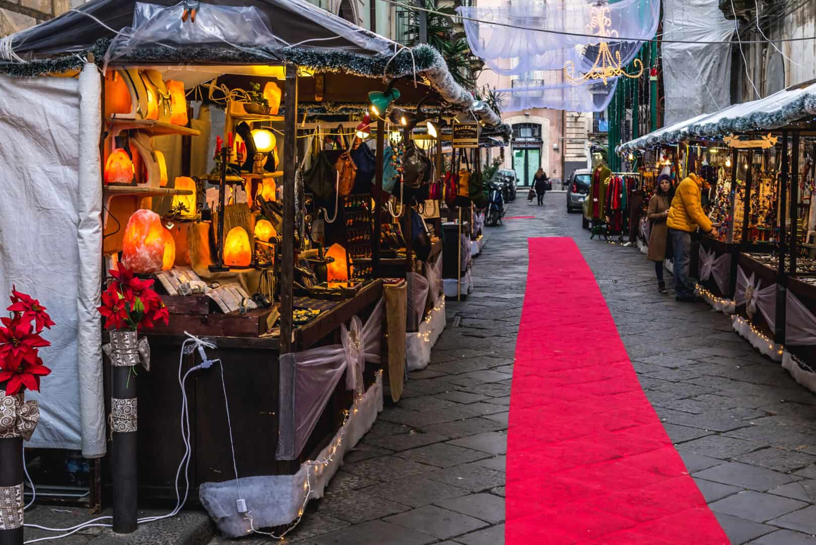 Turismo a Catania. Mercatino natalizio tra clima mite e piogge