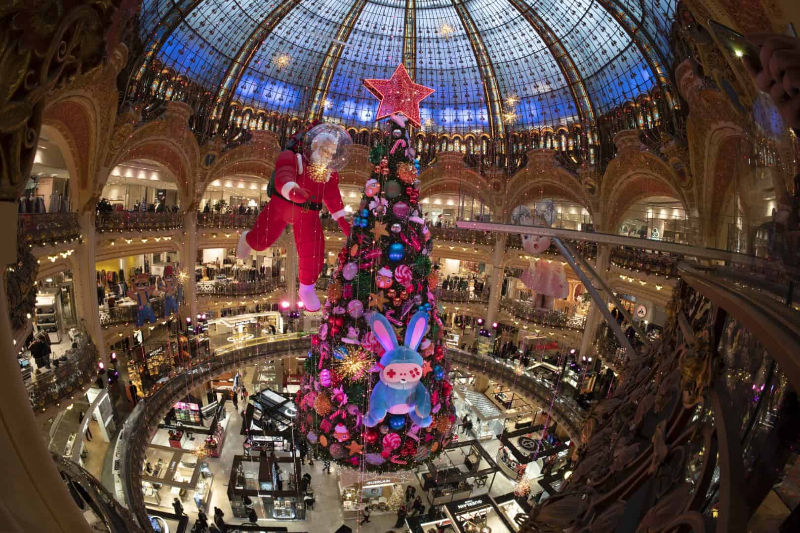 Turismo invernale a Parigi. Scopri le luci natalizie di Place des Vosges