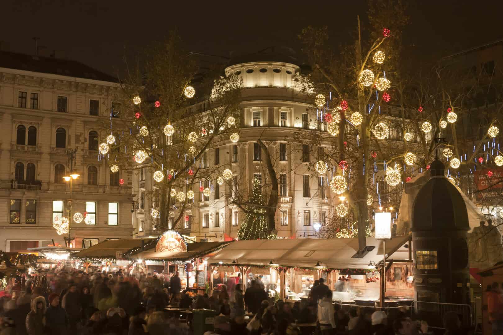Turismo a Budapest: Mercatino natalizio tra freddo e neve