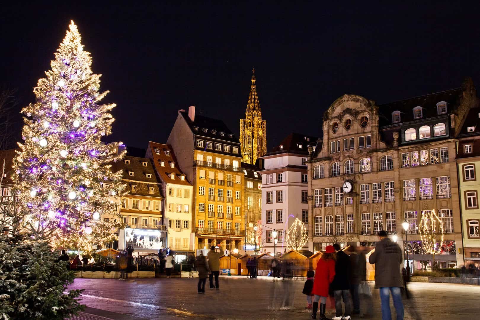 Turismo a Strasburgo. Il mercatino natalizio sotto la neve
