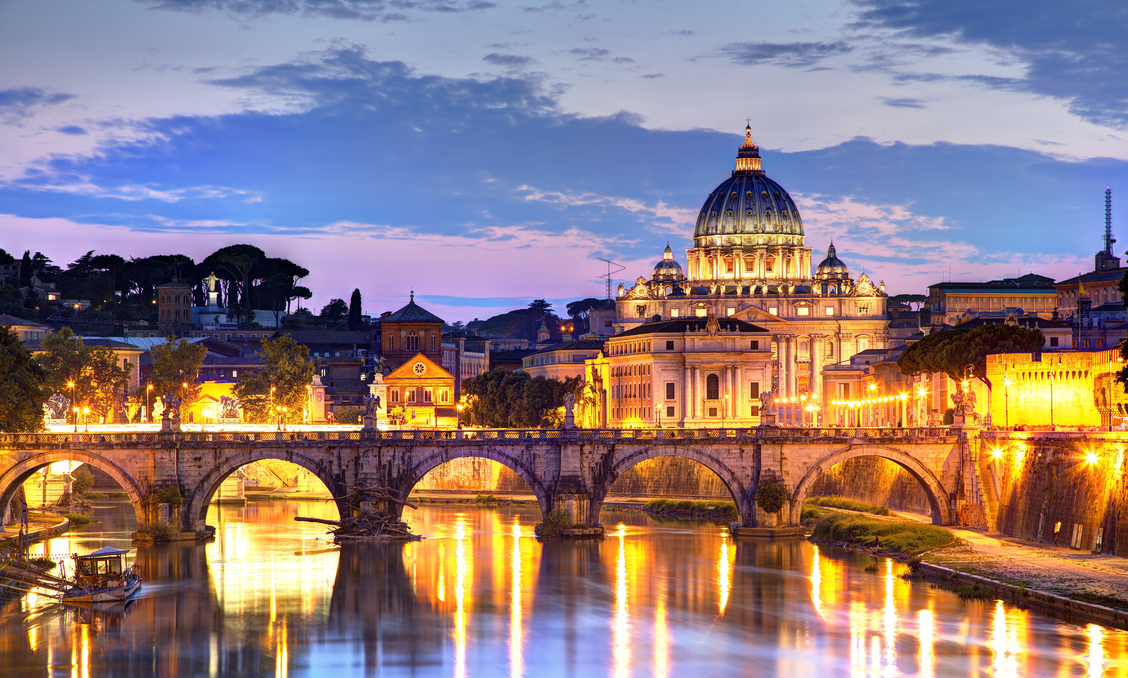 Trip to Rome: How to Dress for Cool and Humid Weather. Practical Tips thumbnail