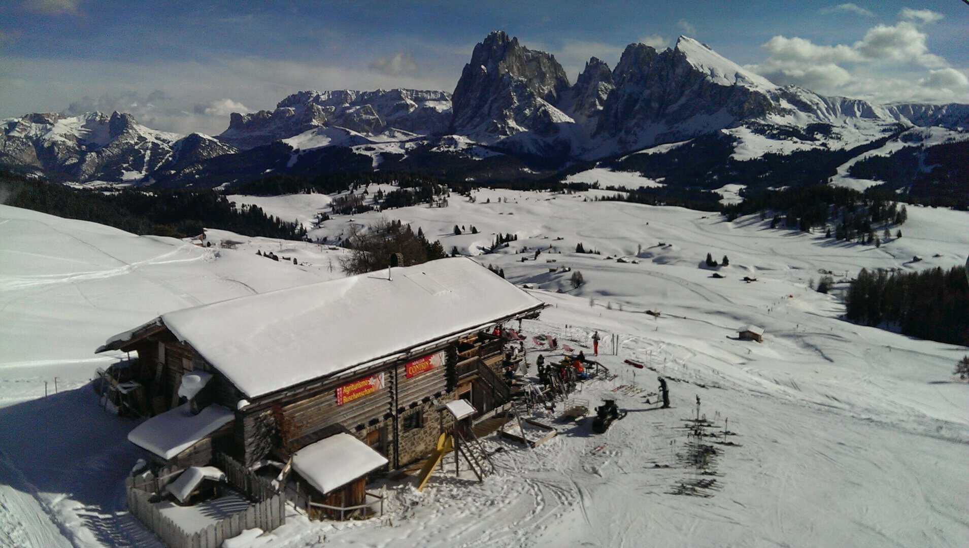 Turismo invernale sull’alpe di Siusi. Sci e ciaspolate nel cuore delle Dolomiti