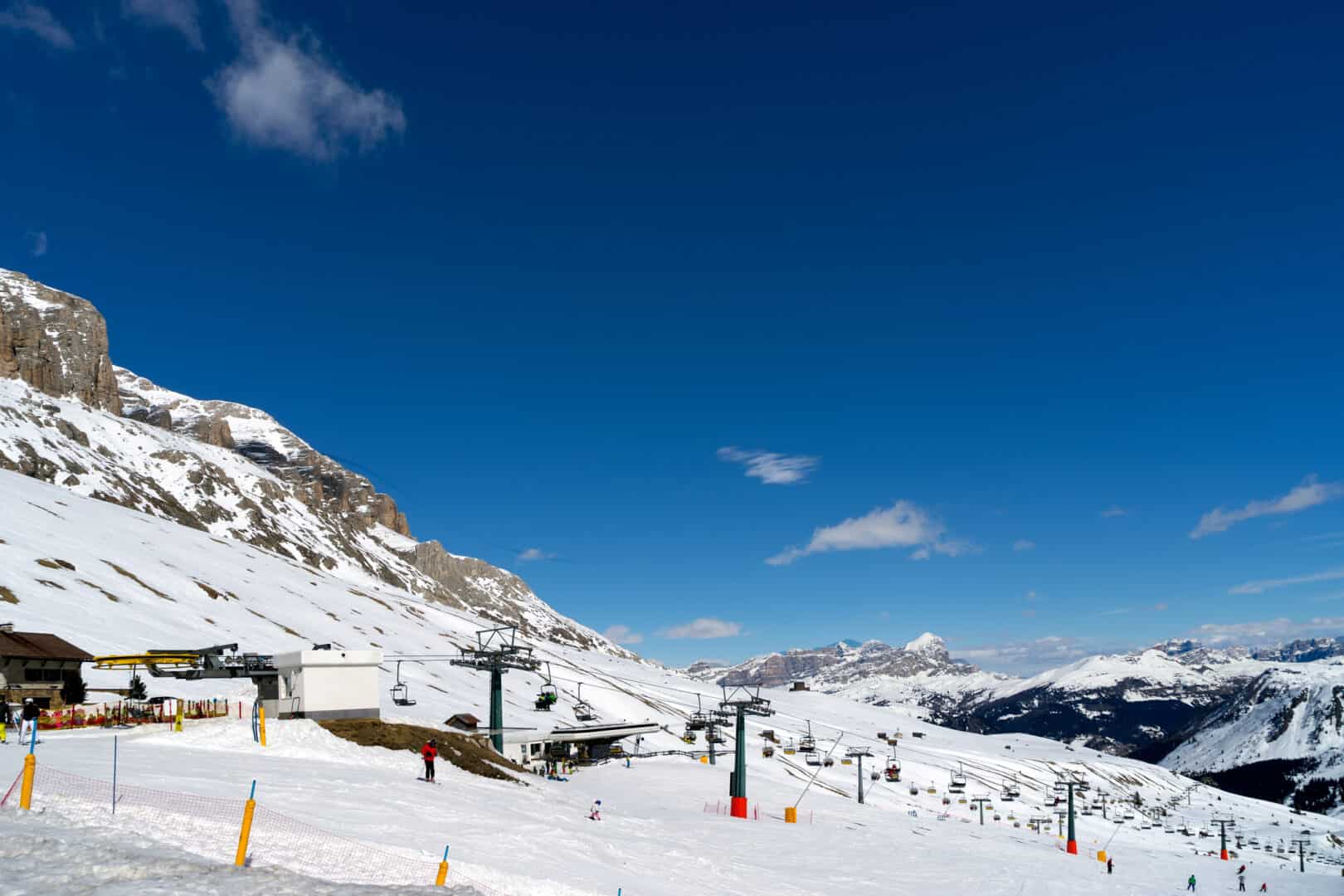 Turismo a Cima Dodici. Scelte invernali tra sci di fondo, ciaspolate ed escursioni