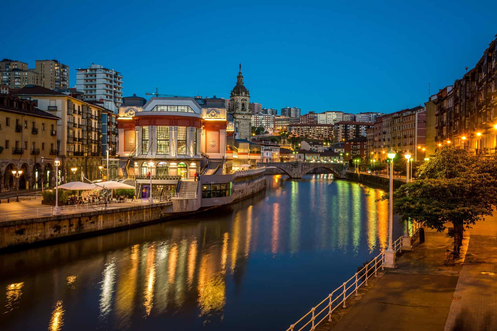 Turismo a Bilbao: clima mite e cultura tra Guggenheim e Pintxos