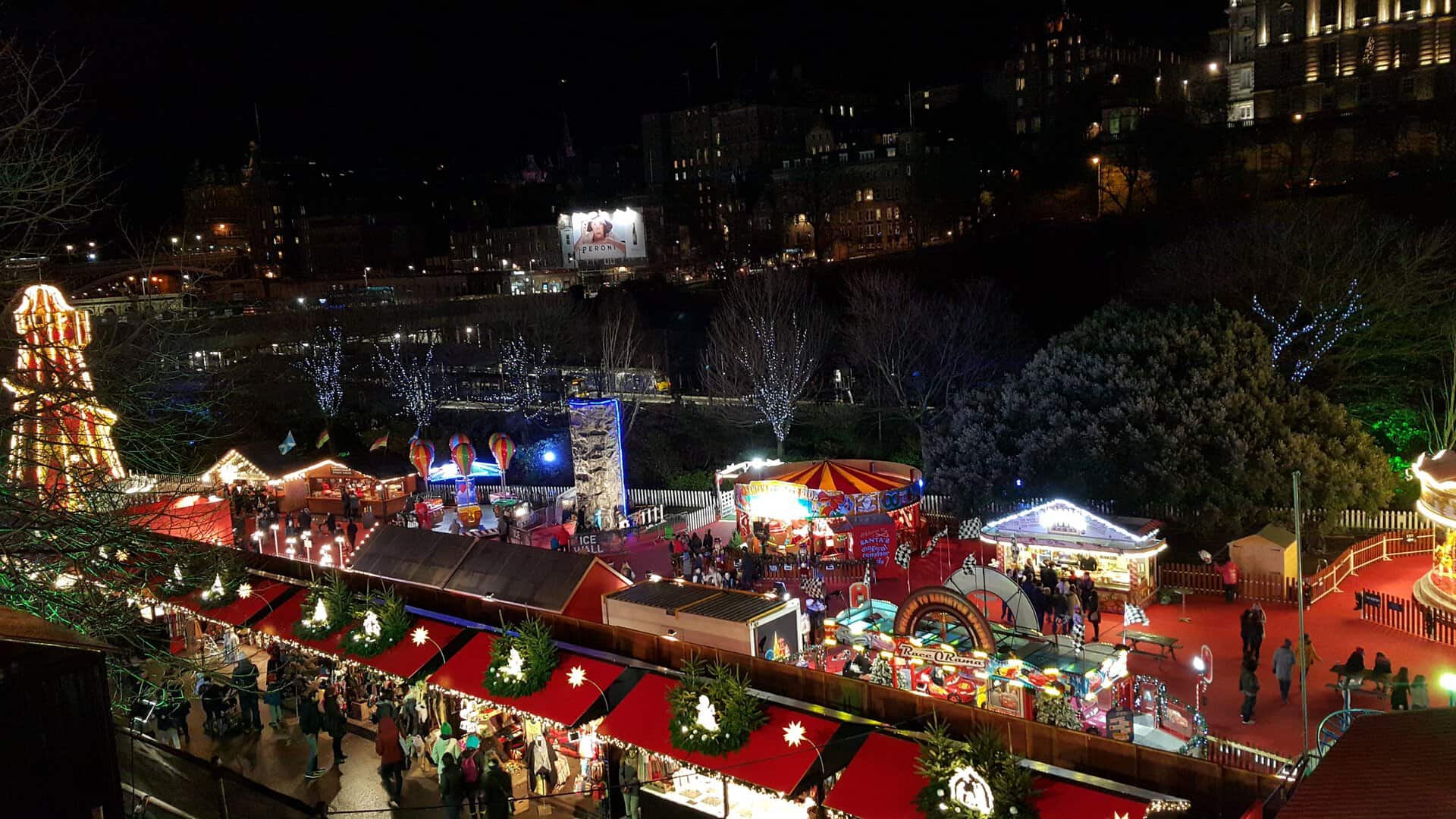 Turismo a Edimburgo. Clima invernale al mercatino di Natale