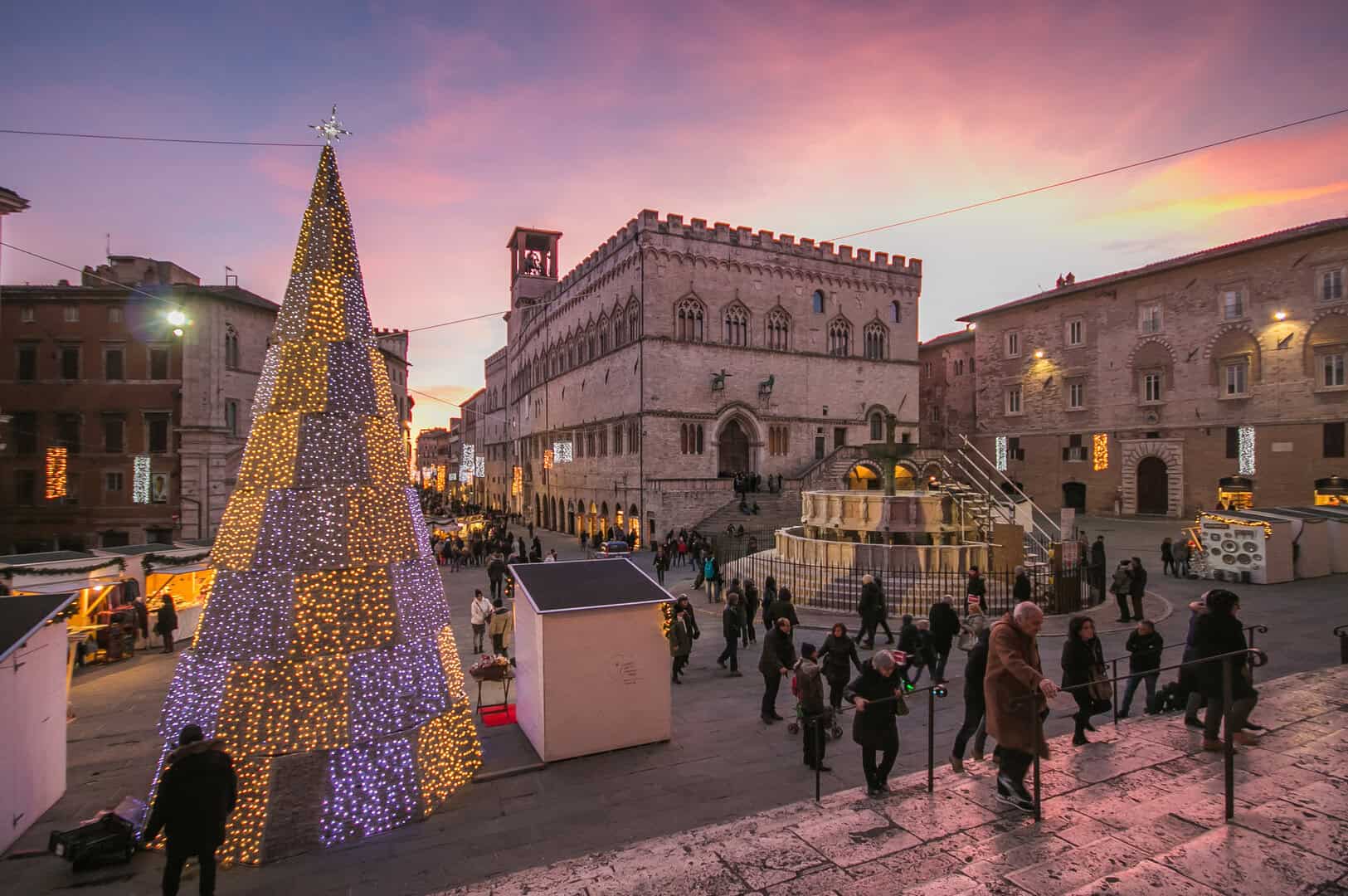 Turismo a Perugia: Mercatino natalizio tra freddo e nebbie