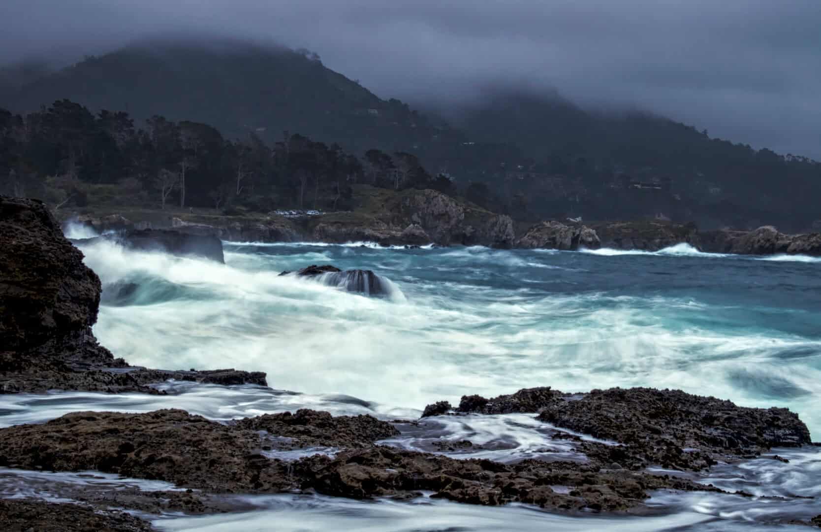 Ciclone bomba travolge l’ovest degli USA: emergenza meteo con danni e vittime