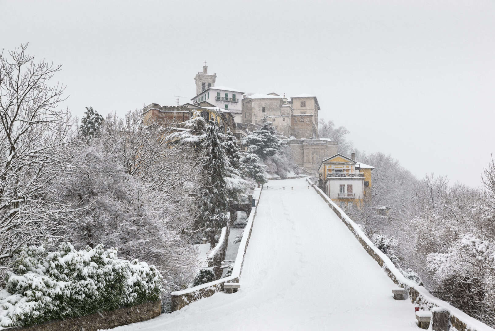 La tempesta perfetta su Piemonte e Lombardia, forti nevicate su Biella, Canavese e Varesotto