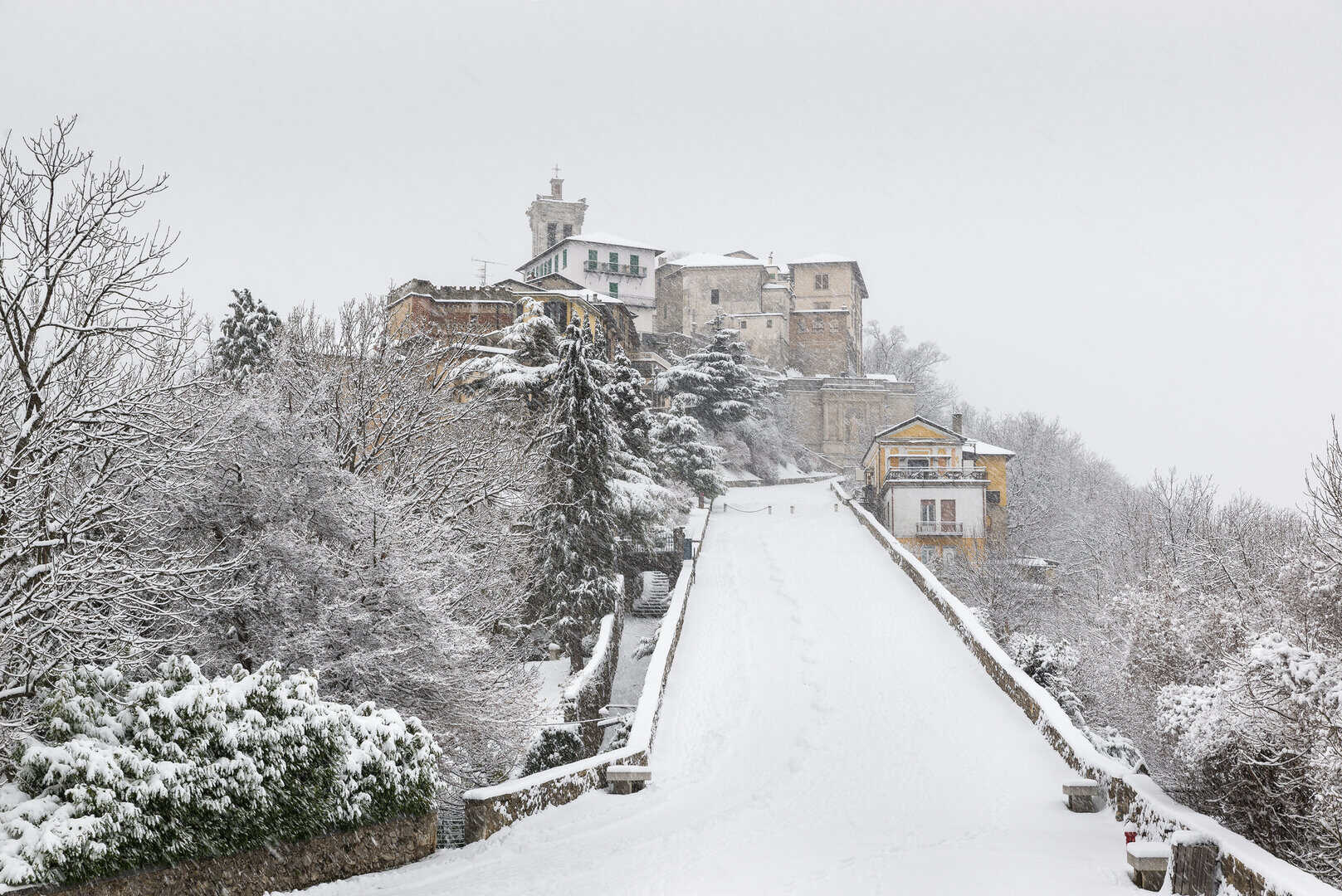 La tempesta perfetta su Piemonte e Lombardia, forti nevicate su Biella, Canavese e Varesotto