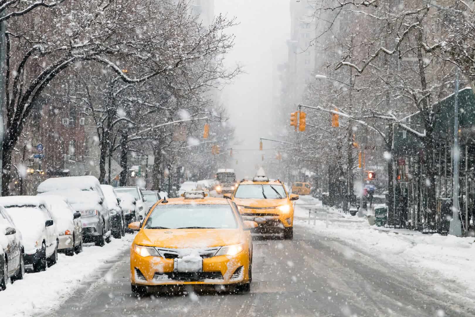 Tempesta invernale e nevicate nel nord-est degli USA, mentre si avvicina il Giorno del Ringraziamento