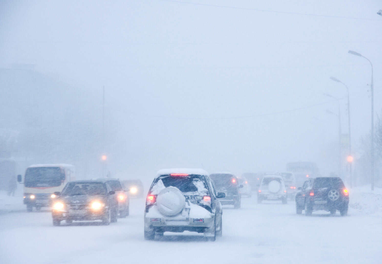 La tempesta Caetano porta neve e venti record sulla Francia: ora rischio ghiaccio