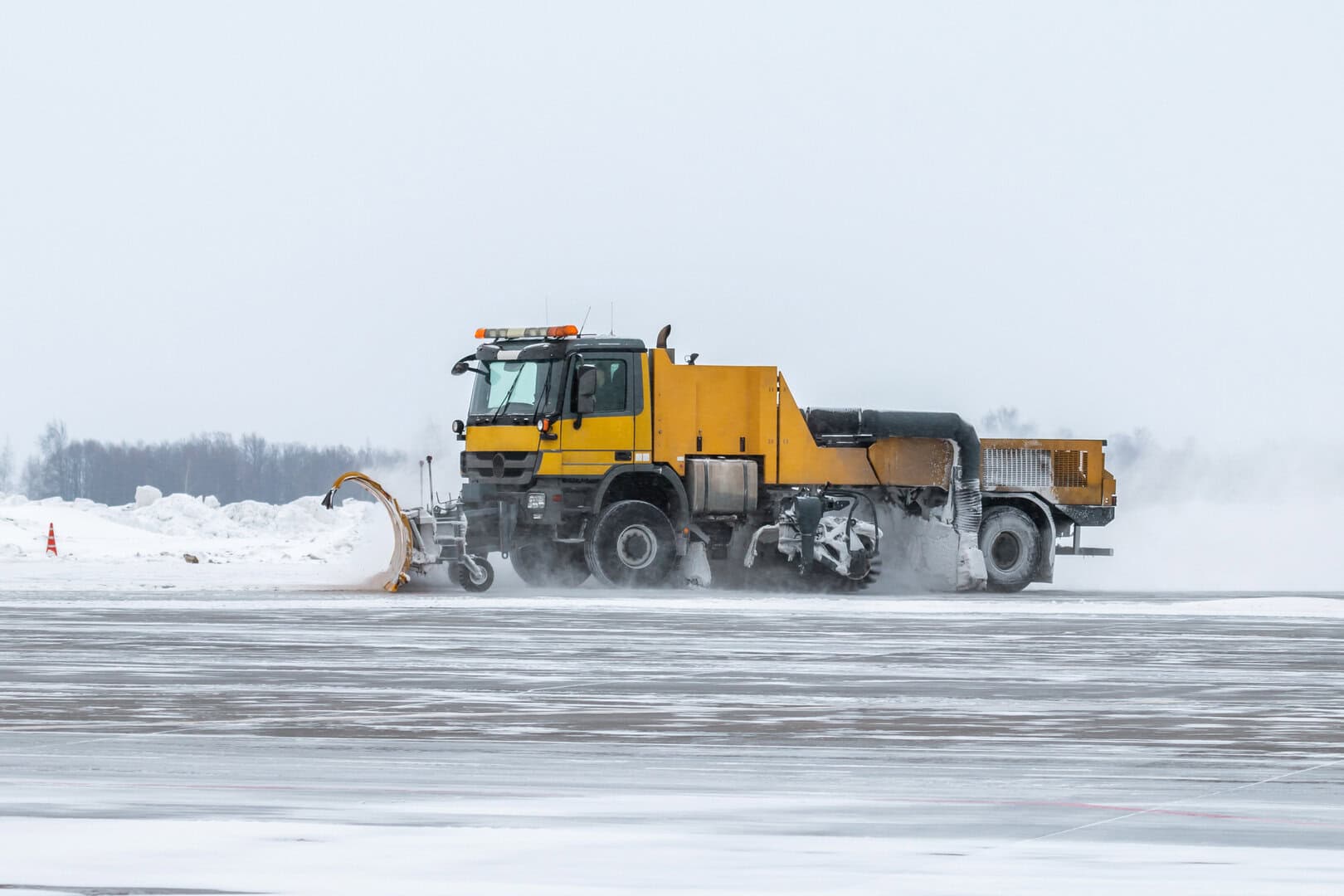 Tempesta invernale nel Nord-Est USA: forti nevicate complicano i viaggi del “Thanksgiving”