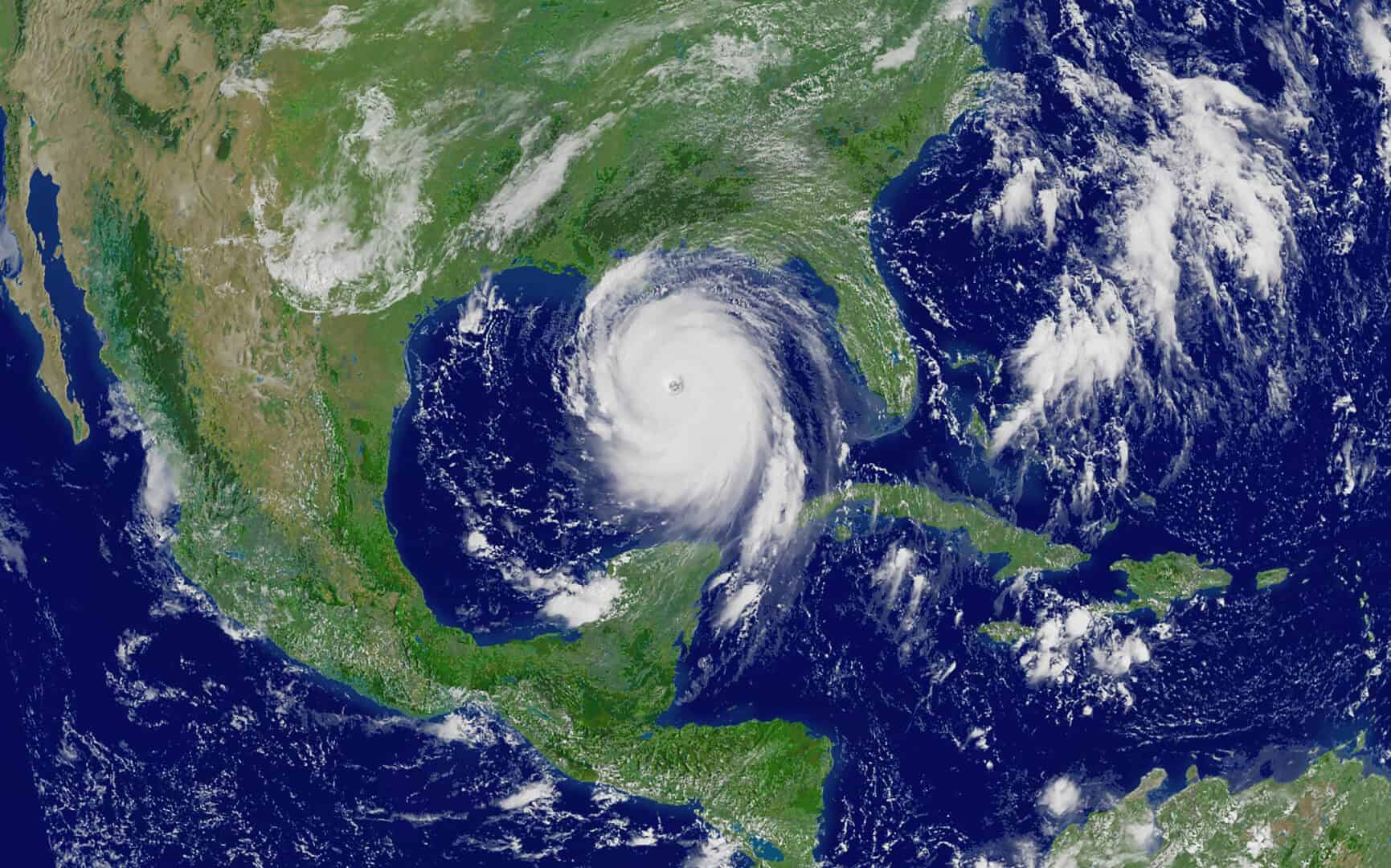 Uragano Rafael: dopo Cuba si allontana dalla Florida e punta il Messico