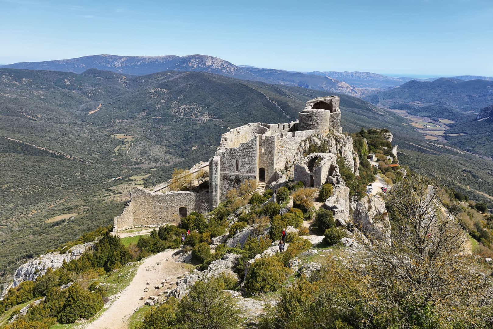 Viaggio tra i castelli catari: i misteri di un’antica setta tra paesaggi mozzafiato