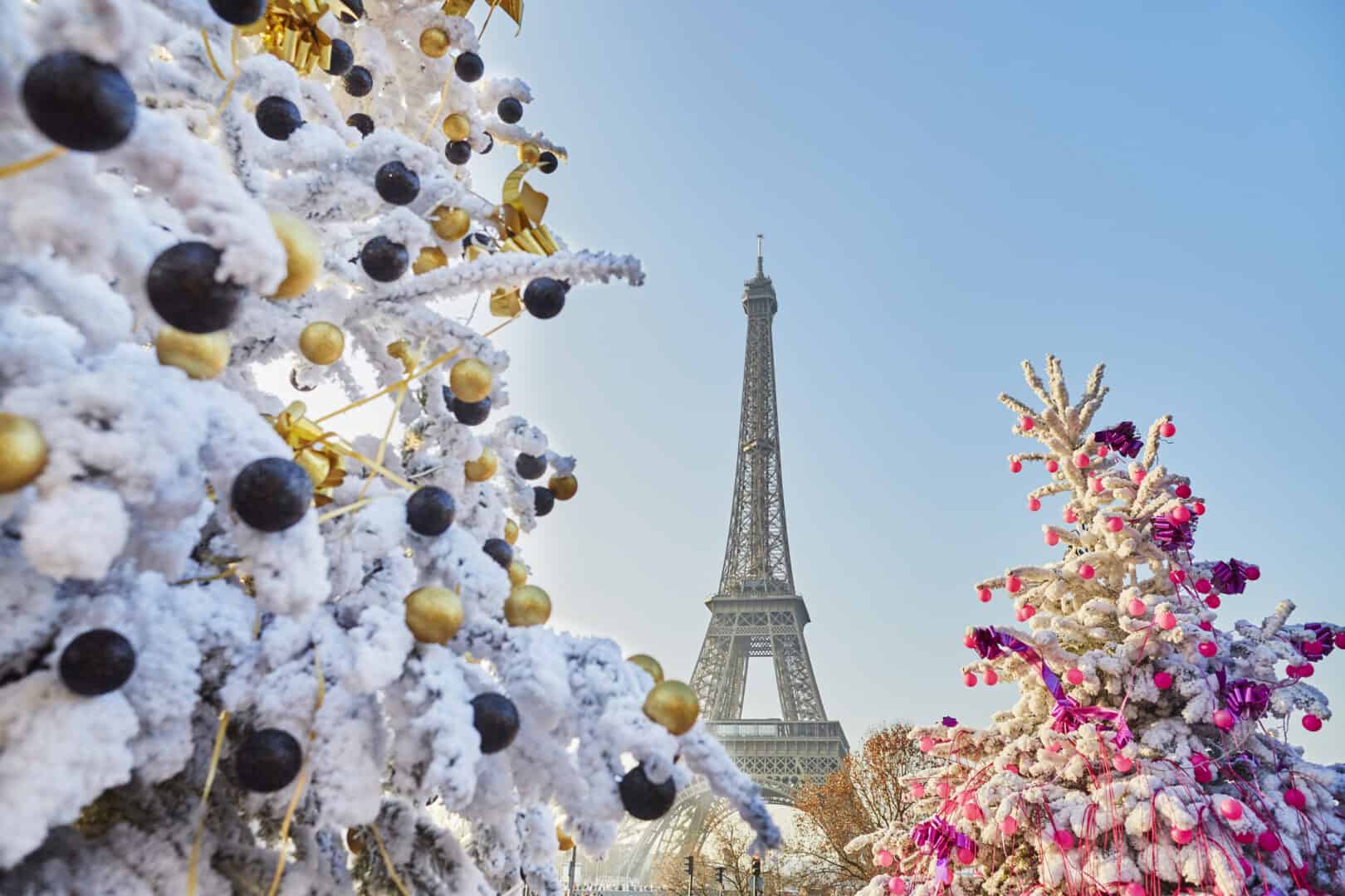 Turismo a Parigi: festività e decorazioni al Palazzo Reale. Clima fresco