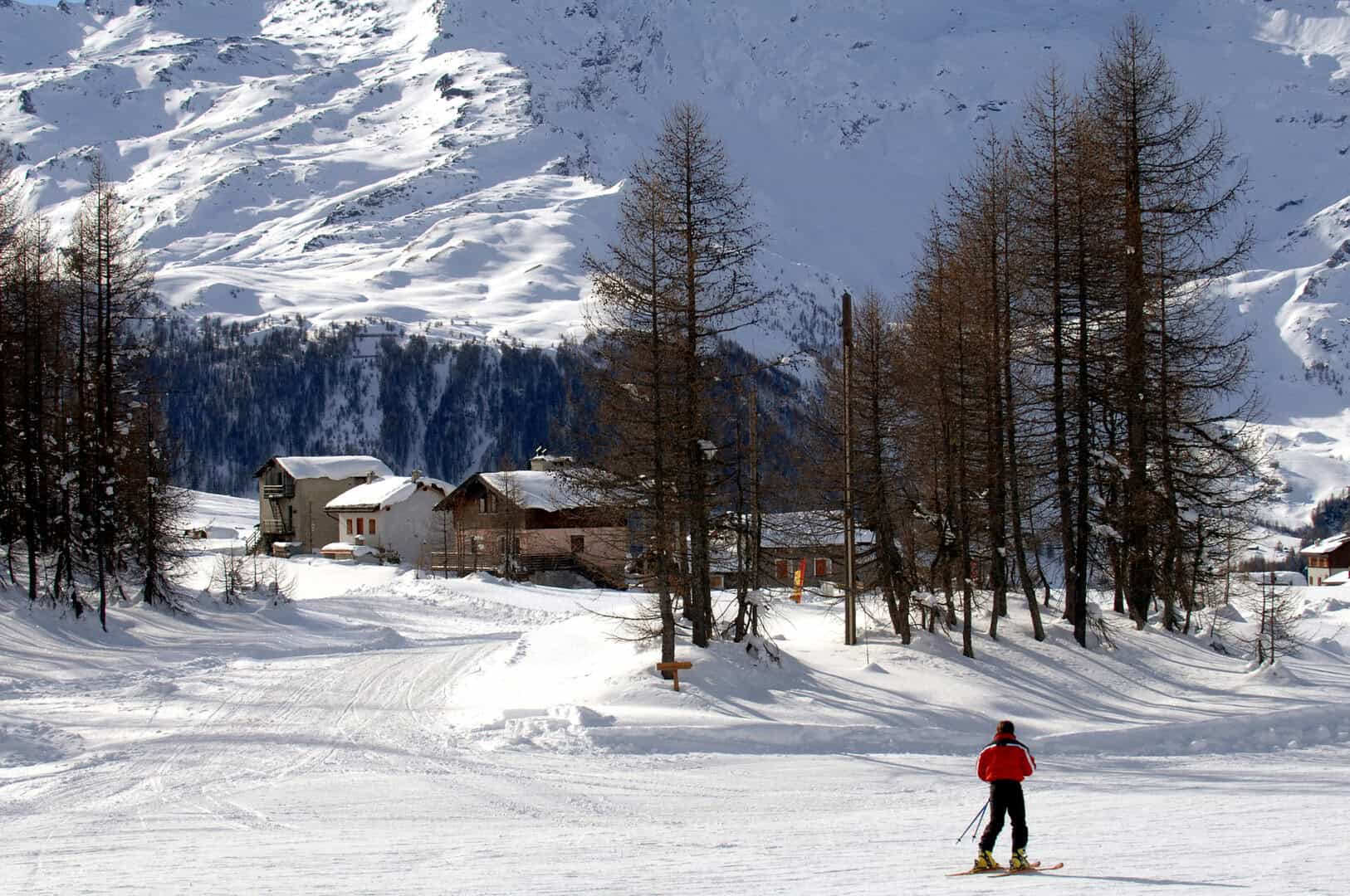 Turismo a Madesimo: sci, freeride, sci di fondo e motoslitte in Lombardia