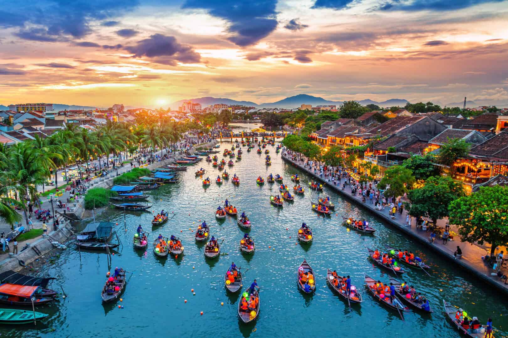 Turismo a Hoi an. Lanterne antiche e clima ideale tra mercati e spiagge