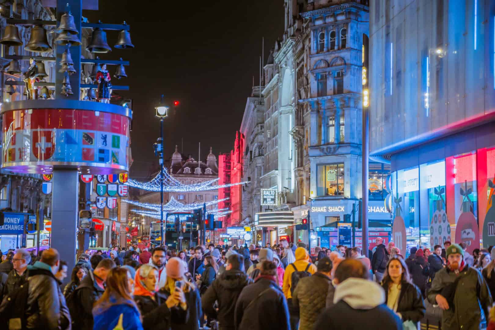Turismo a Londra: shopping natalizio e Capodanno tra lusso e decorazioni