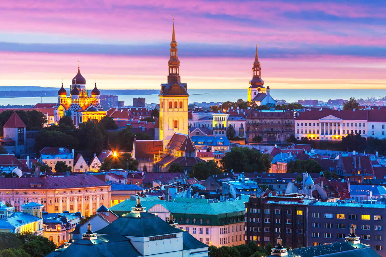 Turismo a Tallinn. Scopri il fascino medievale sotto la neve invernale